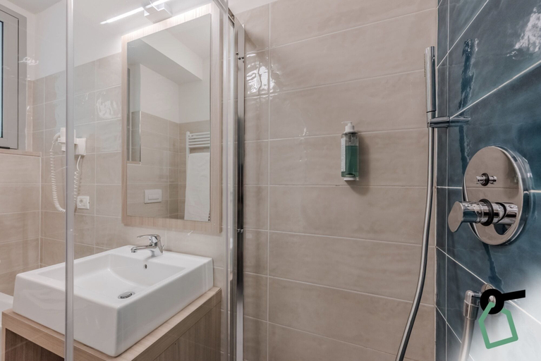 Bathroom 4, HOTIDAY Apartments Desenzano, Brescia