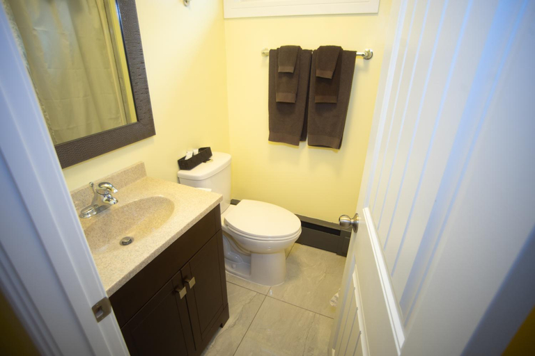 Bathroom 5, Stardust Motel, Division No. 10
