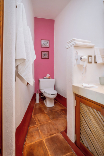 Bathroom 5, Ensueno de Fuga, José Azueta