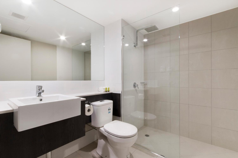 Bedroom 5, Sunshine Tower Hotel, Cairns