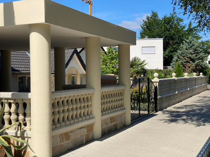 Exterior 5