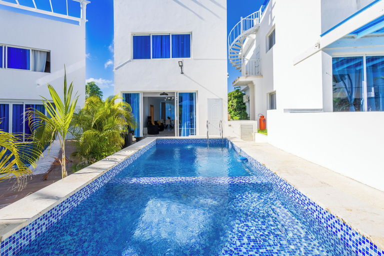Sport & Beauty 5, 3-BR Villa with Pool & Rooftop Jacuzzi, Salvaleon de Higuey
