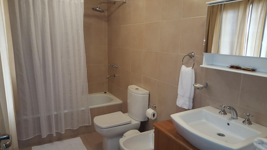 Bathroom 2, Hotel Mora, Lago Buenos Aires