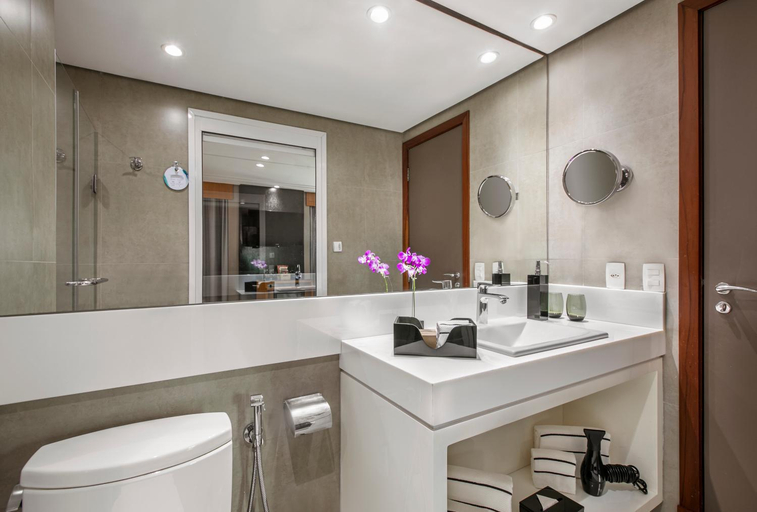 Bathroom 16