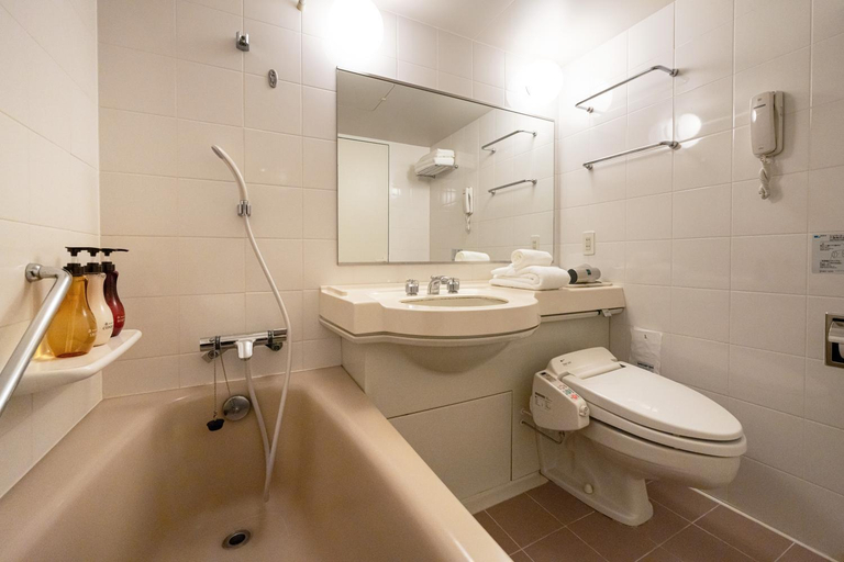 Bathroom 5, Chigusa Hotel, Kitakyūshū
