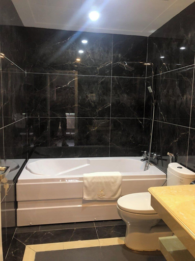 Bathroom 3, Ruby Queen Hotel, Hạ Long