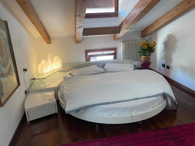 Others 4, Suites Indipendenza 58, Bologna
