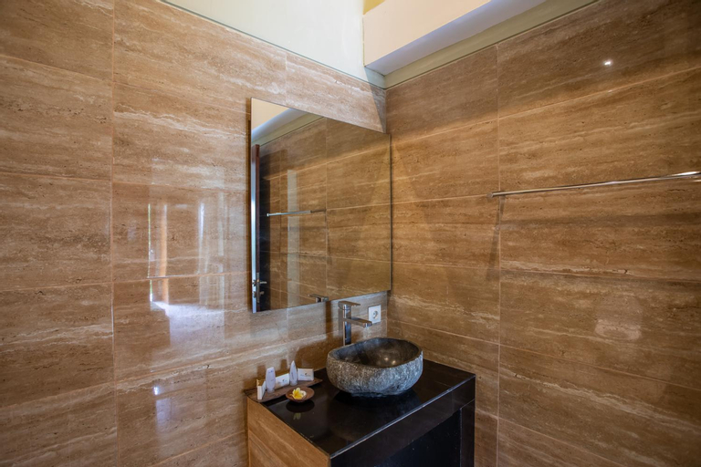 Bathroom 9