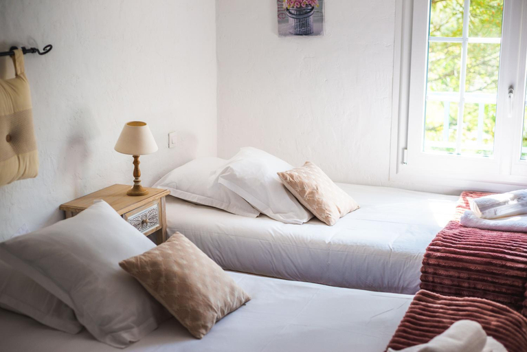Bedroom 2, Logis Hotels La Bastide des Golfs, Alpes-Maritimes