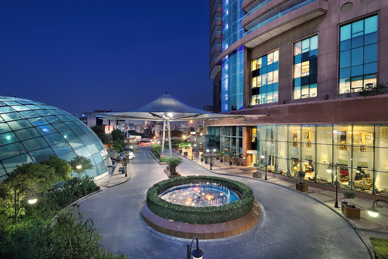 Exterior & Views
