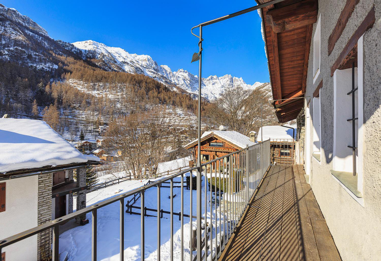 Others 5, Chalet Les Airelles, Aosta