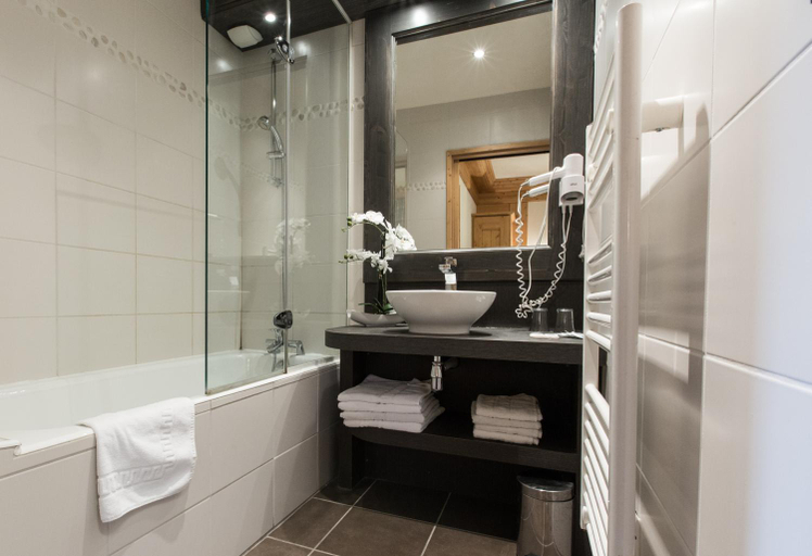 Bathroom 4, Hôtel Club le Crêt, Haute-Savoie