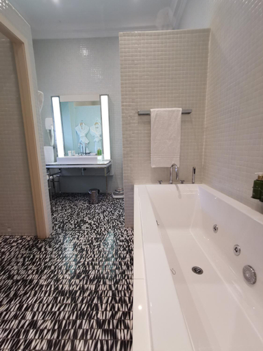 Bathroom 4, Langtons Hotel Kilkenny