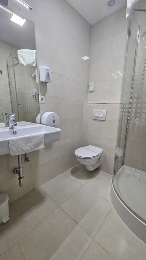 Bathroom 3, OPERA16 Guestrooms, Budapesti
