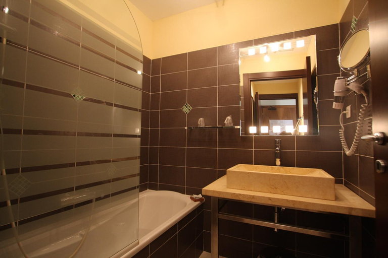Bathroom 4, Hotel Serenada, Haute-Corse
