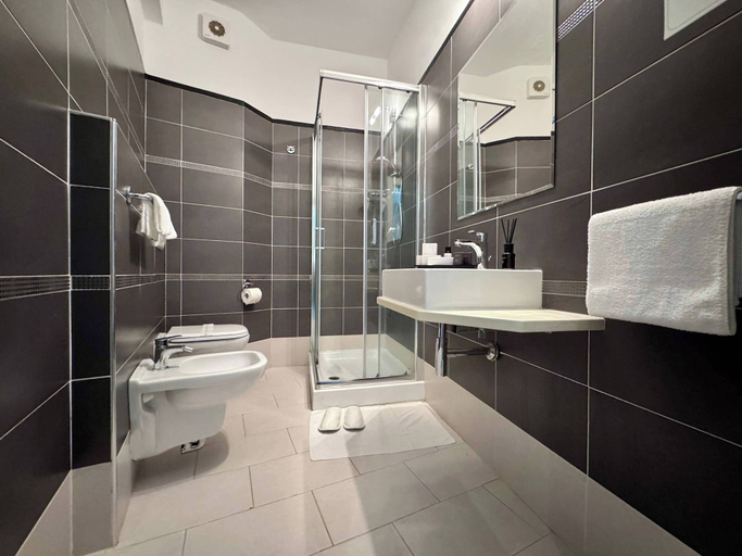 Bathroom 3, HOTEL NOIR, Ravenna