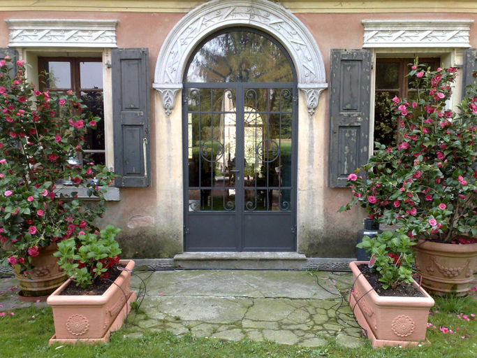 Exterior & Views 25