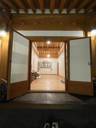Others 3, Hanok solsol, Jeonju