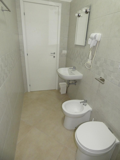 Bathroom 5, Fabiana's Rooms, Salerno