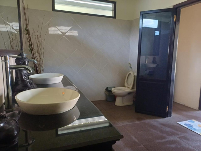 Bathroom 3, Melaya Beach Resort Queen Bed, Jembrana