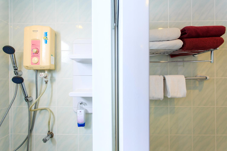 Bathroom 4, Chaweng Budget Hotel, Ko Samui