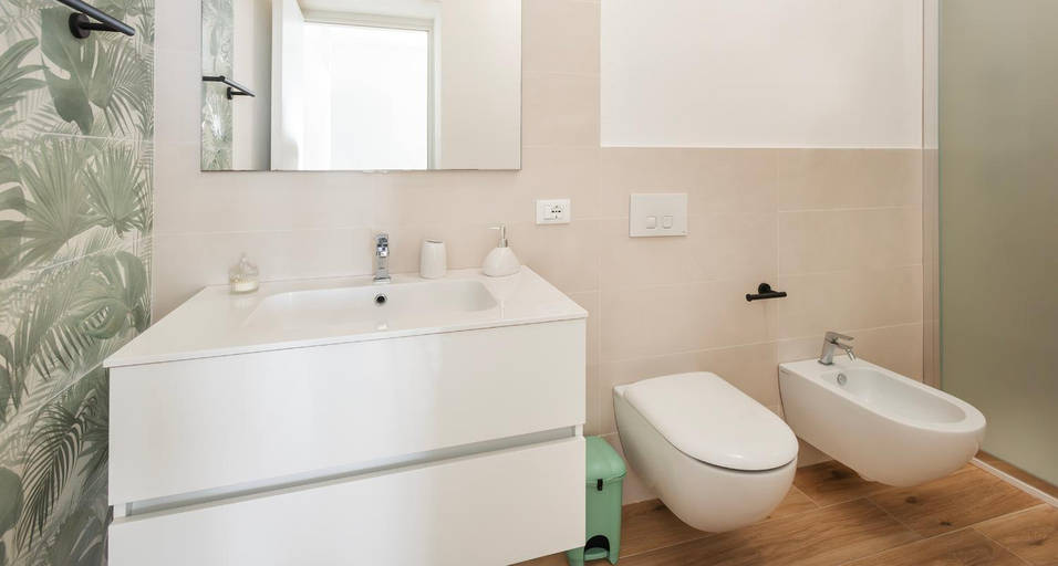 Bathroom 2, Ombra i Sol apartments, Sassari