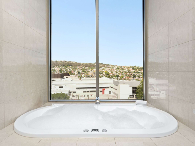 Bathroom 4, Mantra Charles Hotel Launceston, Launceston - Pt B