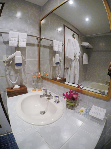 Bathroom 4