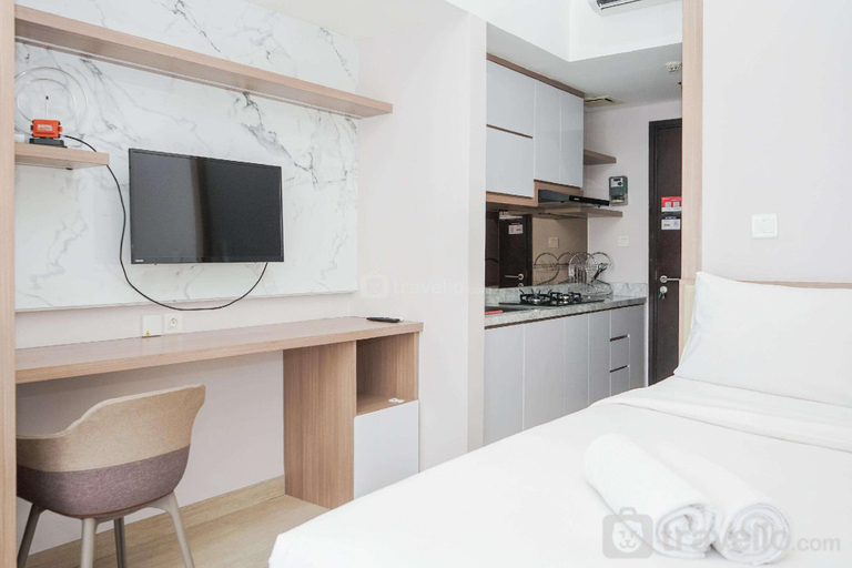 Bedroom, Homey and Cozy Studio Casa De Parco By Travelio, Tangerang
