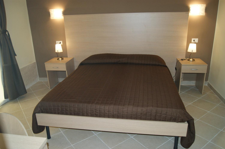 Bedroom 4, Golfo Xifonio, Syracuse