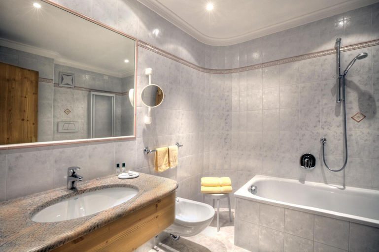 Bathroom 4, Hotel Ciasa Ai Pini, Bolzano