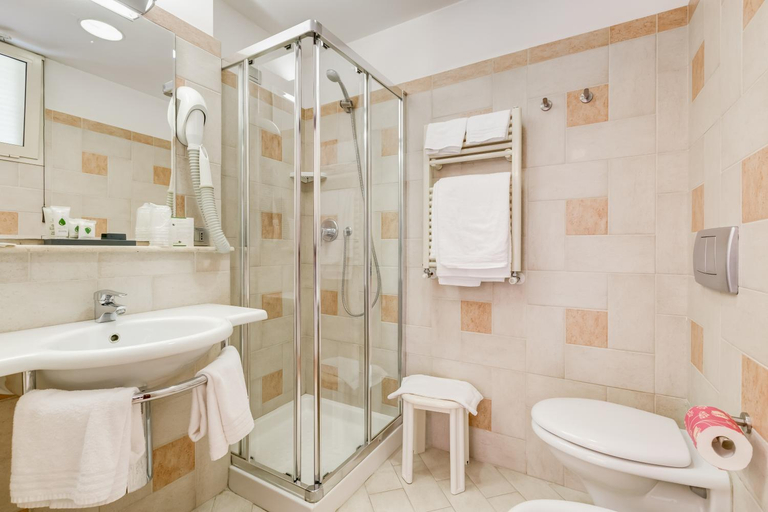 Bathroom 5, Hotel Europa Beach Village, Teramo