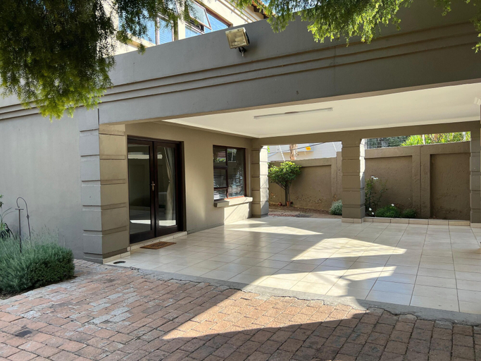 Exterior & Views, Fourways Luxury 5-Bed Home, City of Johannesburg
