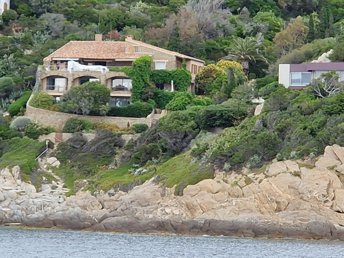 Others 5, VILLA MANDRAGORE Ile du Levant, Var