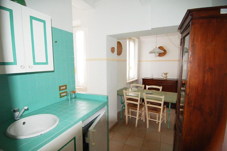 Others 4, Villaggio In Case Sparse Nel Centro Storico, Taranto