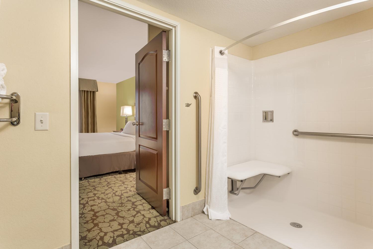 Bathroom 4, Hotel Gurnee, Lake