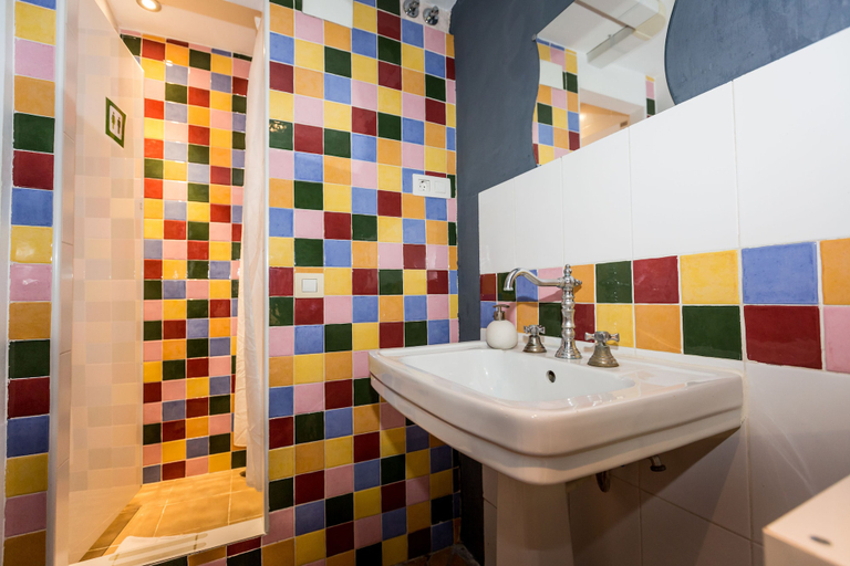 Bathroom 5, Mambo Tango, Barcelona