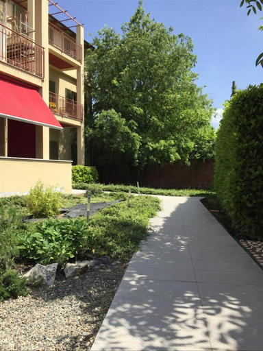 Exterior 1