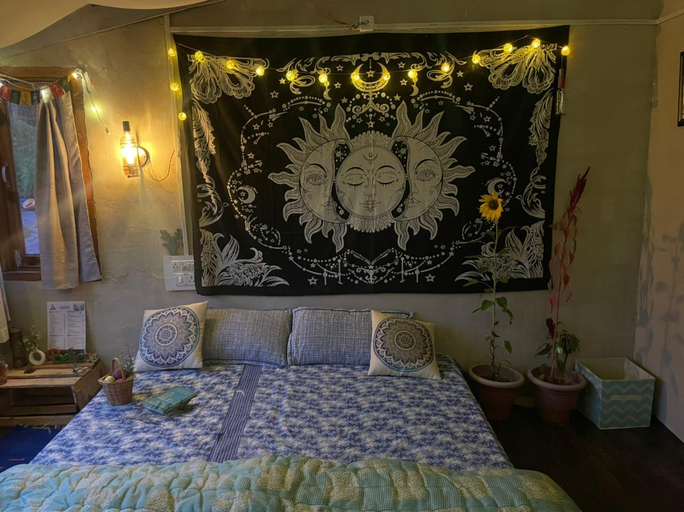 Bedroom, Zevibes Cafe & Homestay, Kullu