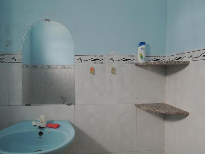 Bathroom 5, Lang Chai Guesthouse, Phan Thiết