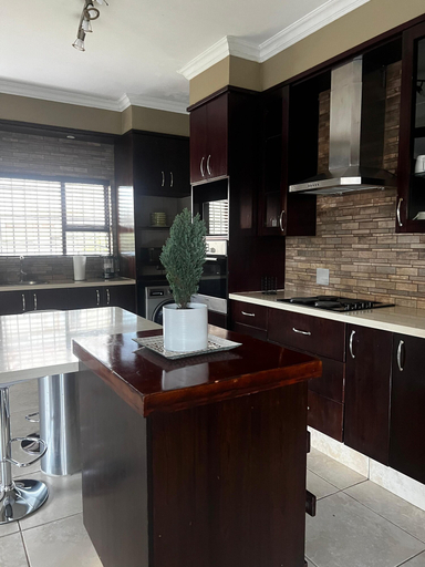 Others 4, Fourways Luxury 5-Bed Home, City of Johannesburg