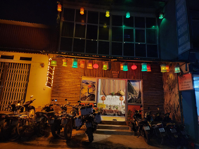 TiTi House, Đồng Văn