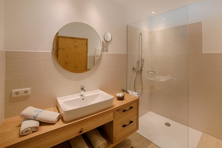 Bathroom 5, Hotel Kristall, Bolzano