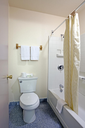Bathroom 3, National 9 Inn Placerville, El Dorado