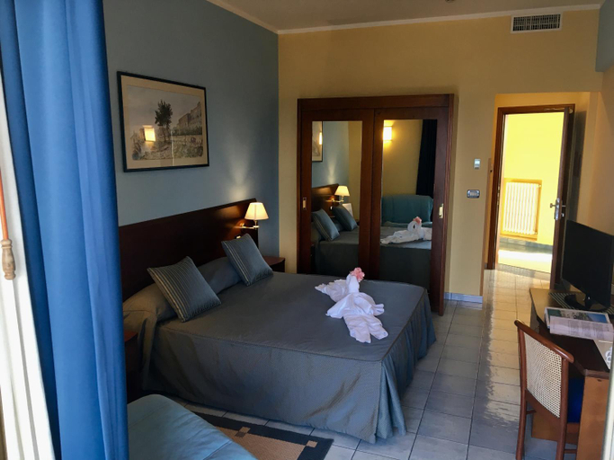 Bedroom 3, Grand Hotel L Approdo, Latina