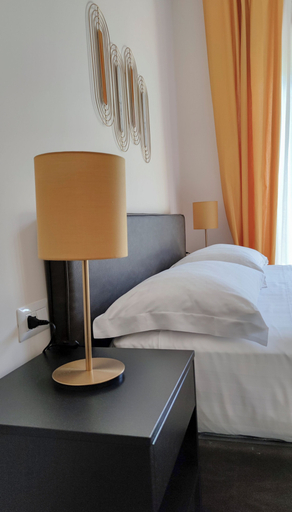 Bedroom 5, I sogni della regina, Napoli