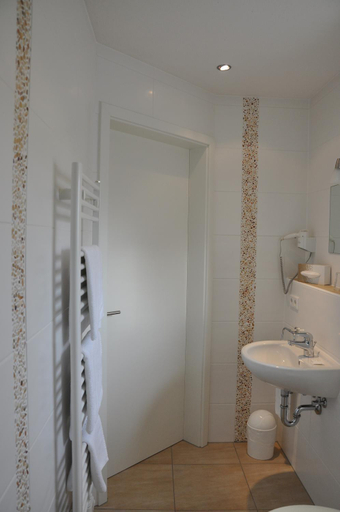 Bathroom 5, Landhaus Kaiser, Roth