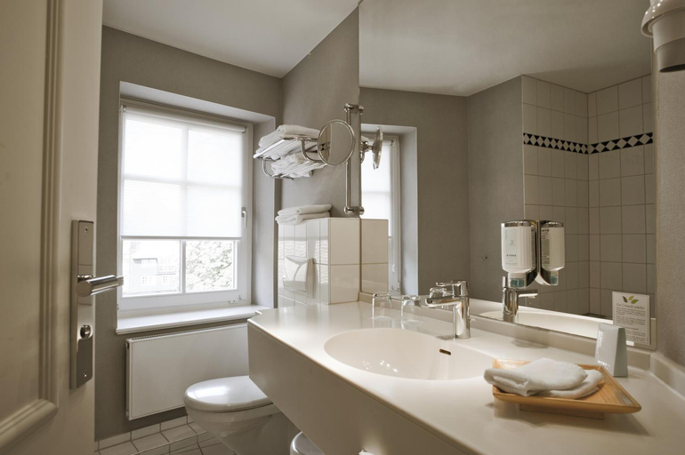 Bathroom 4, DORMERO Hotel Bergstrom Luneburg, Lüneburg