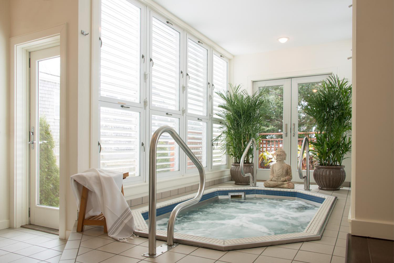 Bathroom, 8 Dyer Hotel, Barnstable