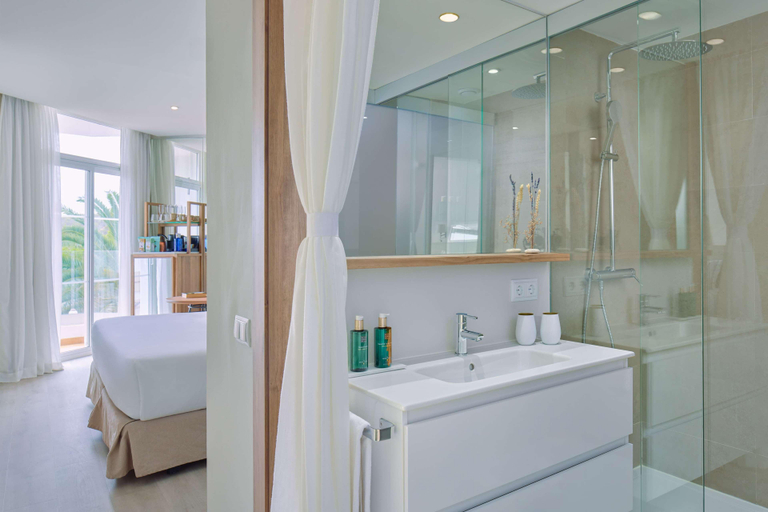 Bathroom 5, Meliá Cala Galdana, Baleares